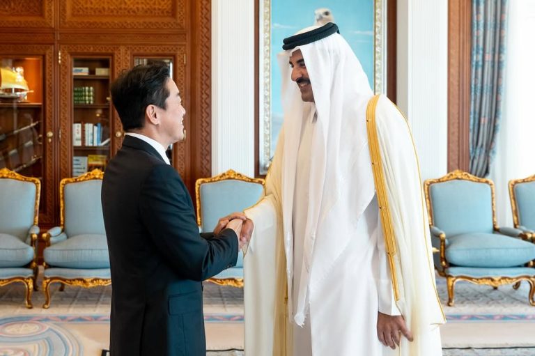 HH the Amir Receives Written Message from President of South Korea.