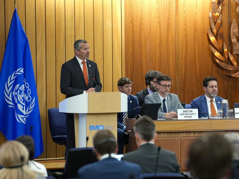 IMO : No One Has the Right to Close Strait of Hormuz to Maritime Traffic