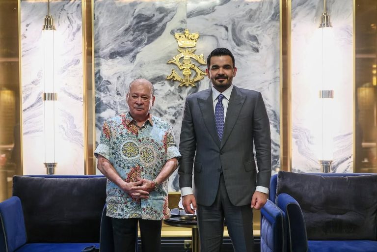 OCA President Sheikh Joaan meets with His Majesty the King of Malaysia
