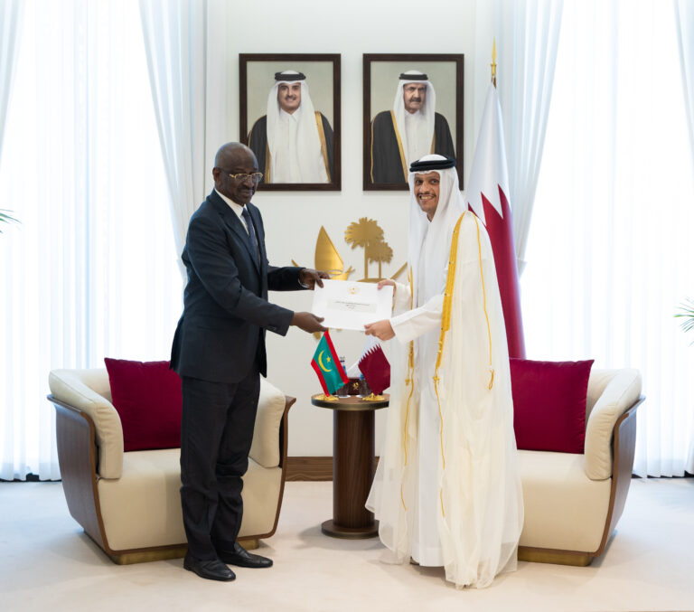 HH The Amir Receives a Written Message from the President of Mauritania