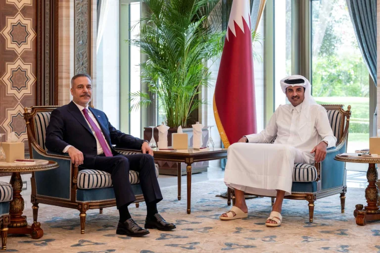 HH The Amir Meets Hakan Fidan to Discuss Qatar-Türkiye Ties and Regional De-escalation